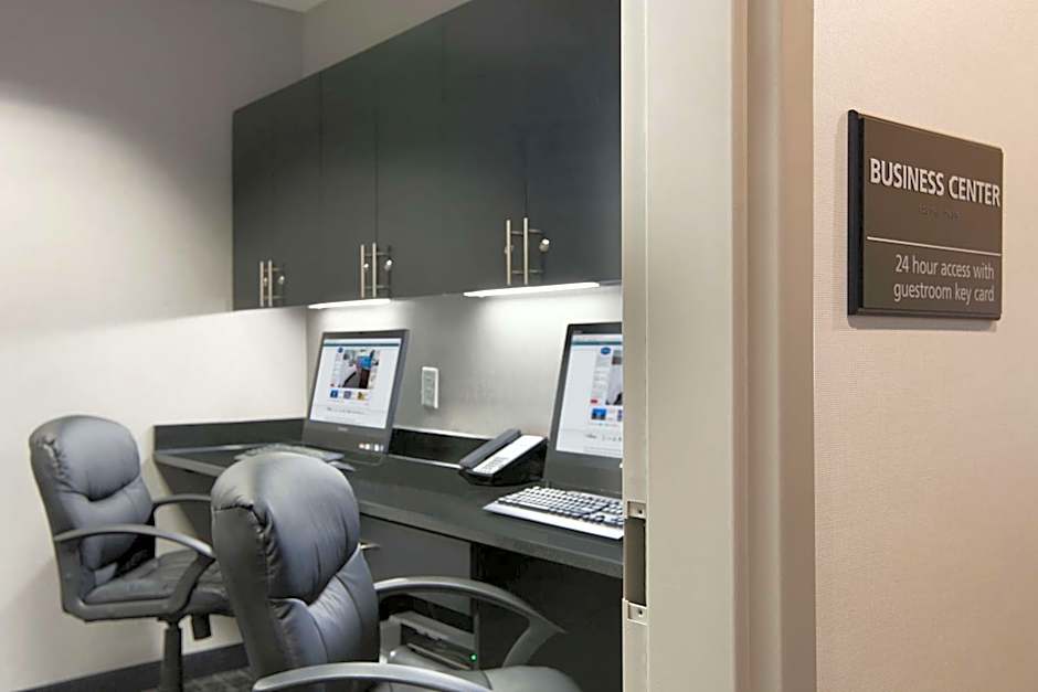 Hampton Inn By Hilton & Suites Roanoke Airport VA