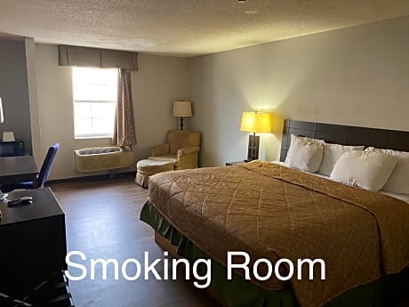 1 King Bed Smoking