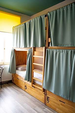 Female Dormitory Room (6 Beds) - Private Bathroom