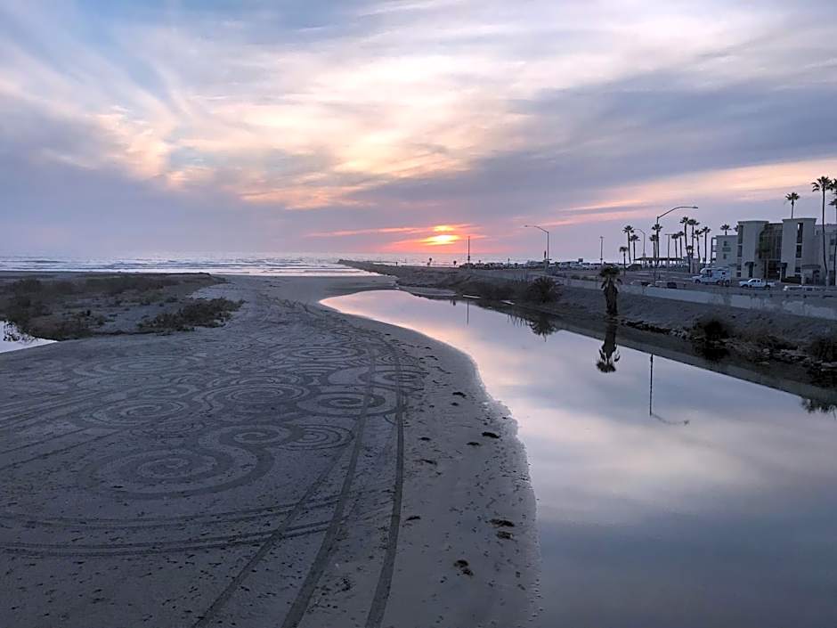 Days Inn by Wyndham Oceanside