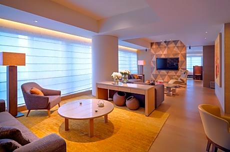EXECUTIVE TOWER SUITE