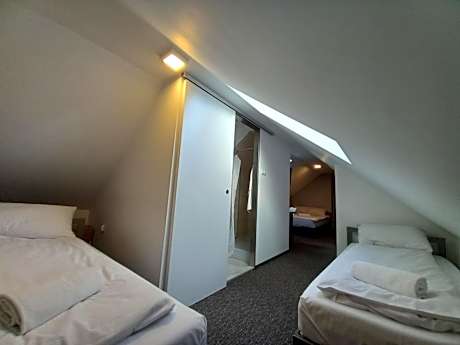 Quadruple Room with Bathroom with low ceiling