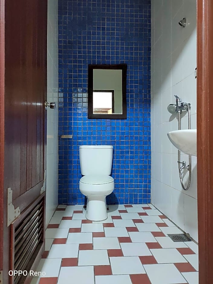 Kuching Waterfront Lodge