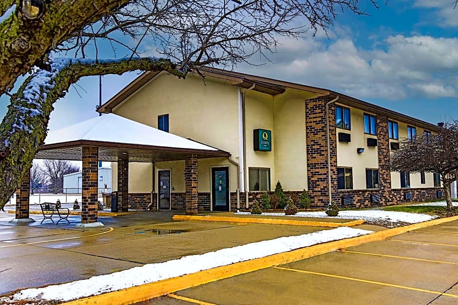 Quality Inn Galesburg near US Highway 34 and I-74