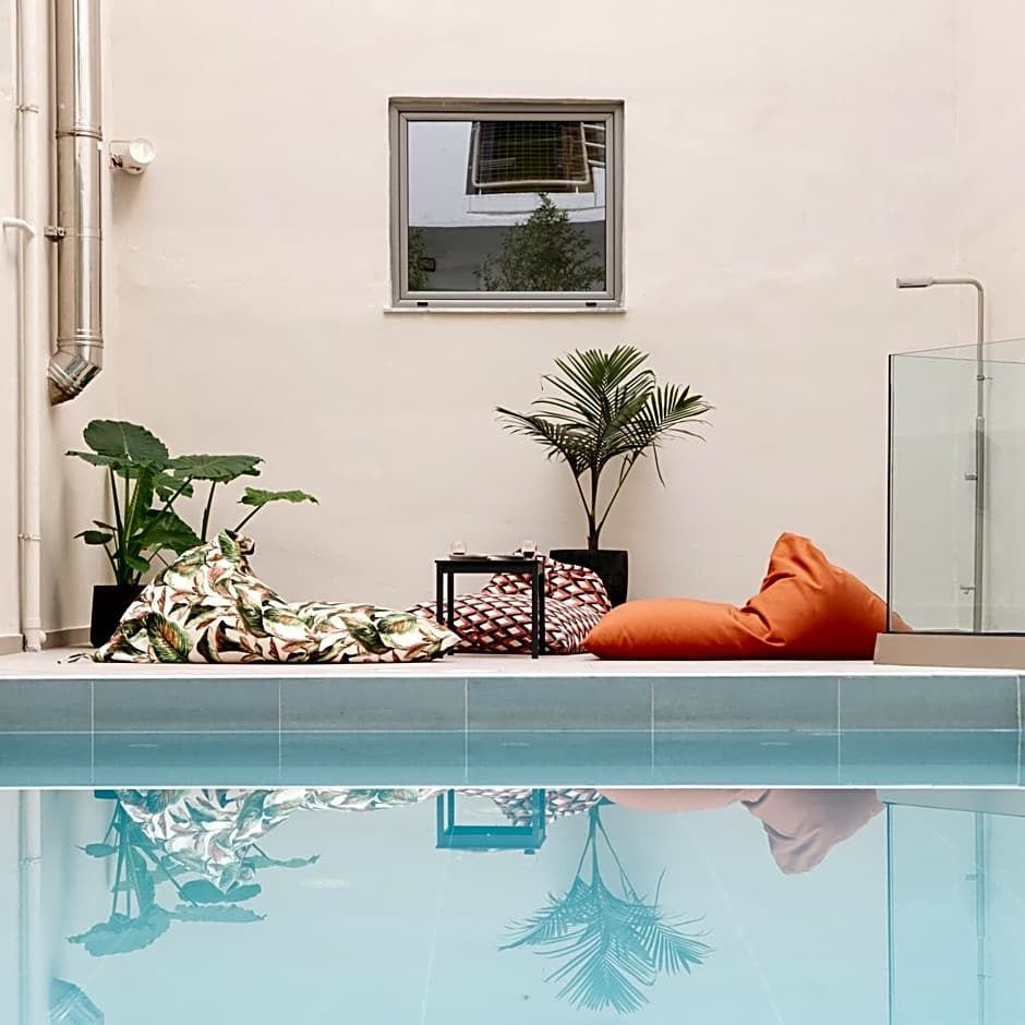 The City Hotel & Suites