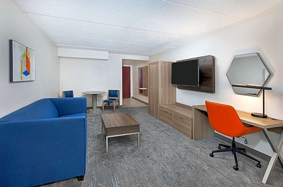 Holiday Inn Express & Suites Columbus at Northlake By IHG