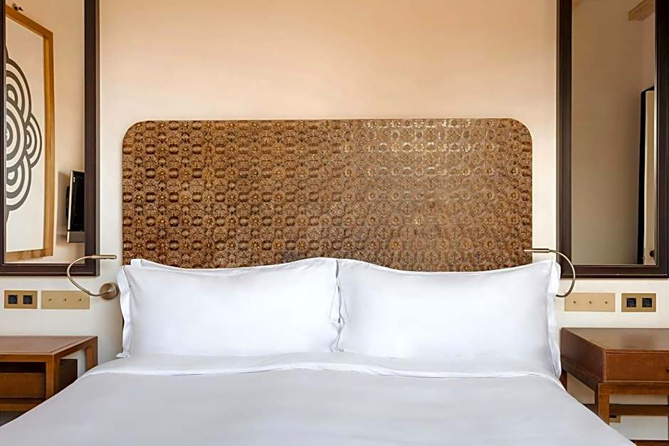 DO Plaça Reial powered by Sonder