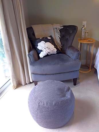 Deluxe King Room - Sapphire