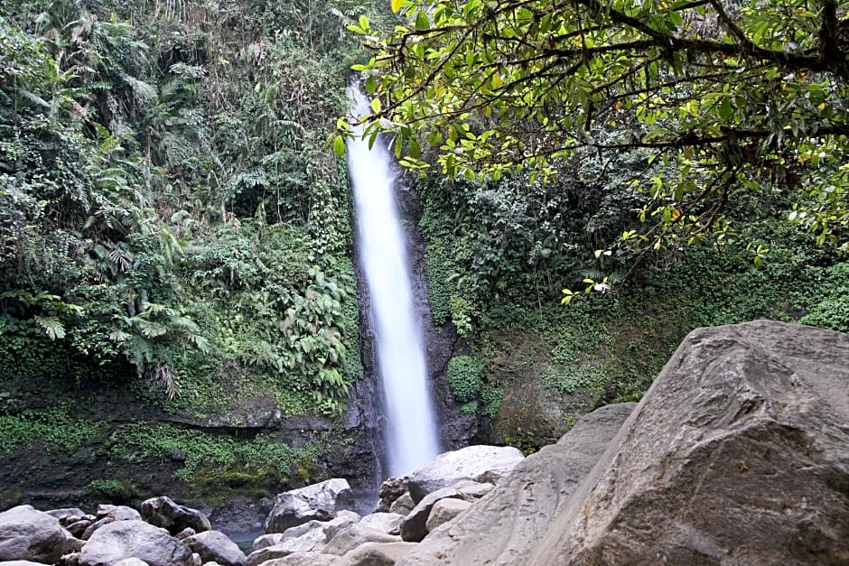 Hotel O Villa Anyelir Yustik Selabintana