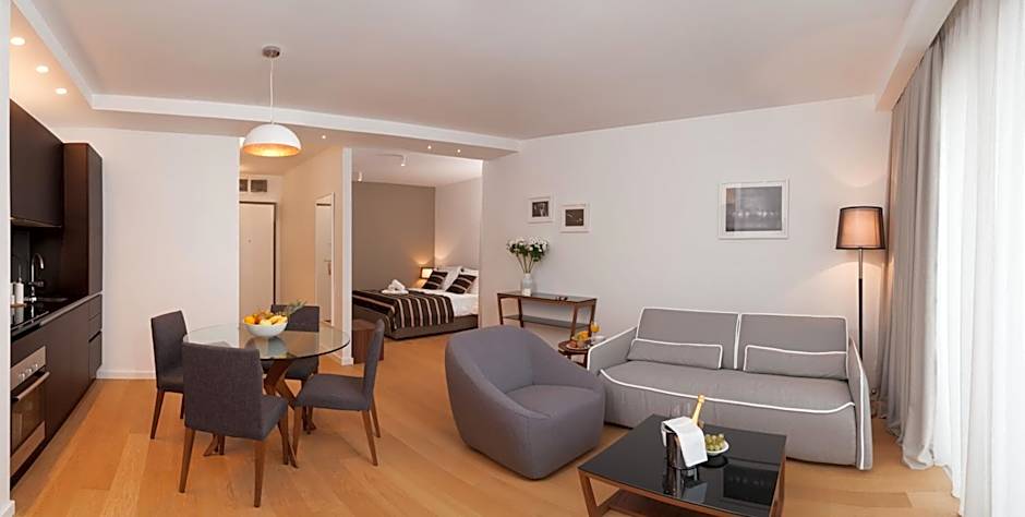 Residence by Vestibul Palace