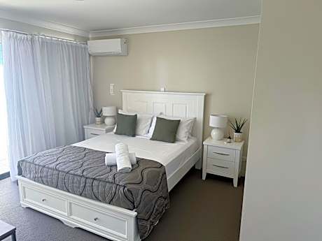 Two-Bedroom Apartment with Spa Bath
