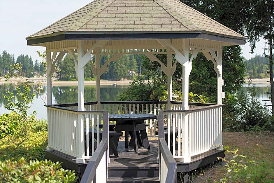 Oyster Bay Inn & Suites