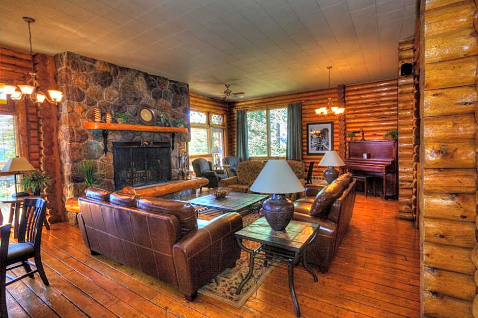 Overlander Mountain Lodge