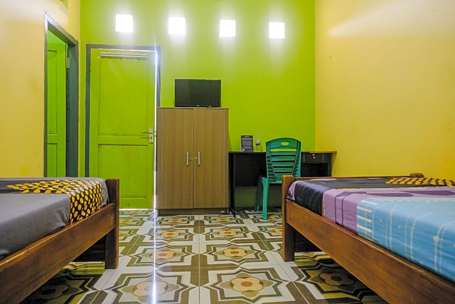 OYO 1773 Ilyasa Family