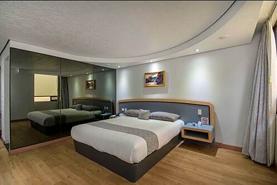 Hotel Embassy