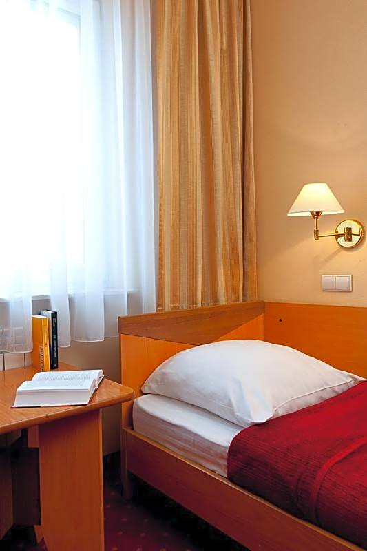 Photo 1 of 1 of Quadruple Room