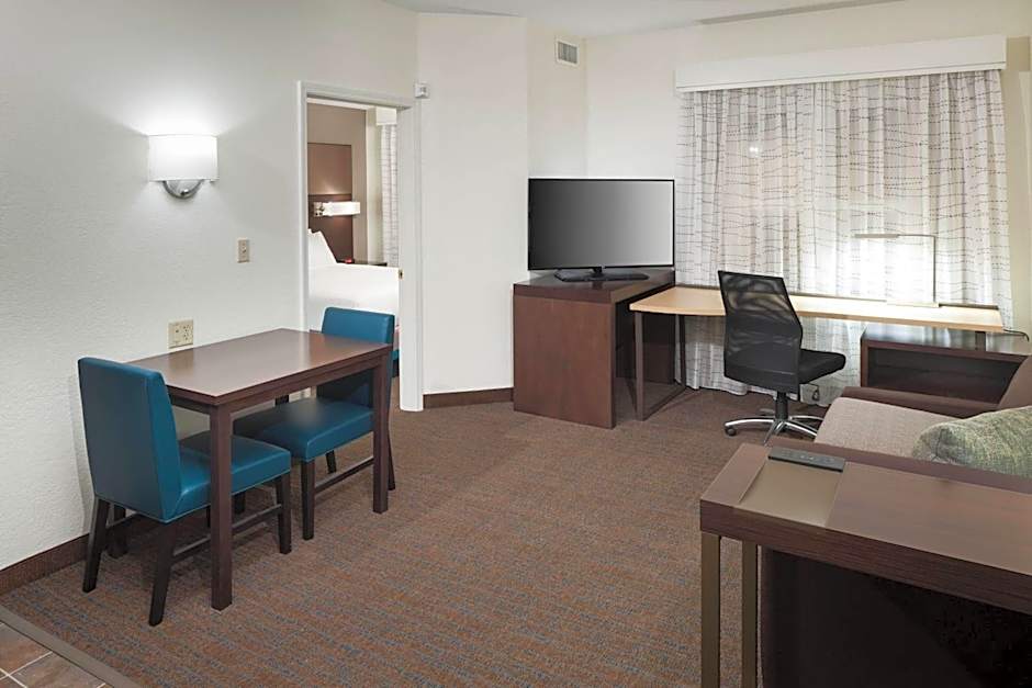 Residence Inn by Marriott Kansas City Country Club Plaza