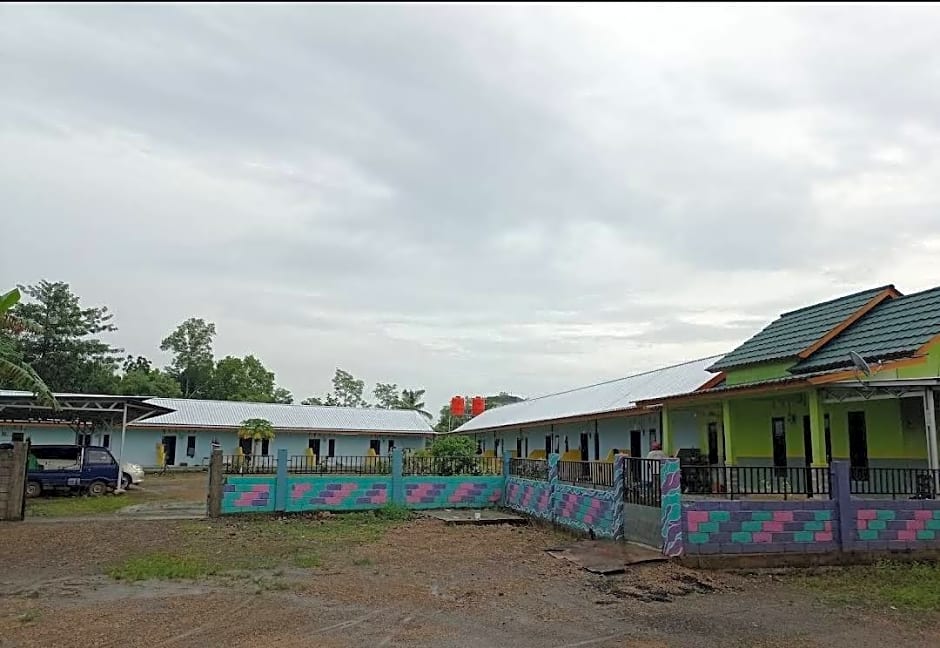 Hotel O Penginapan 3 Bersaudara Near Pasar Sengkol