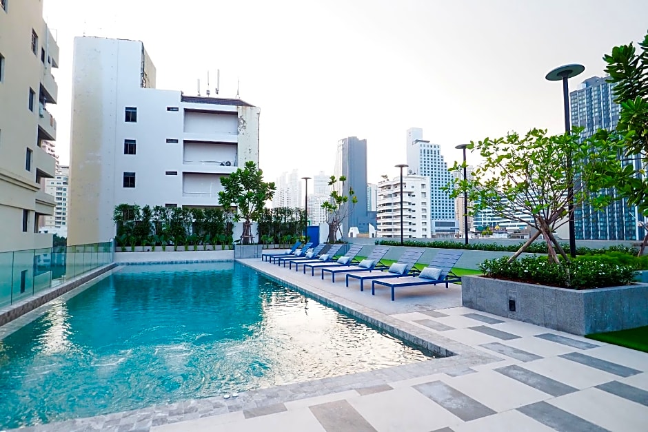 The Quarter Phromphong by UHG