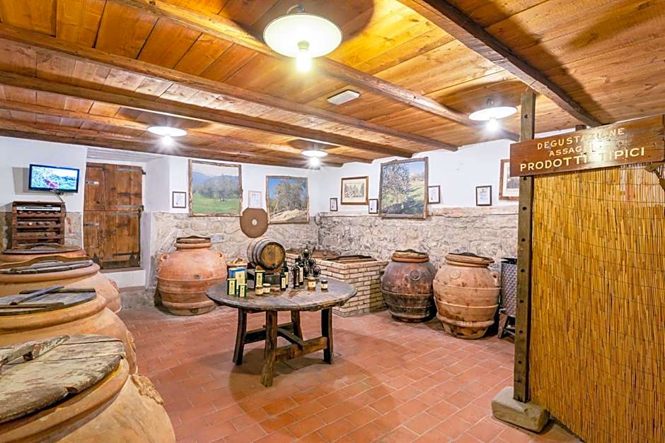 ISA-Farmhouse with swimming-pool in Chianti-area in the middle of Tuscan nature