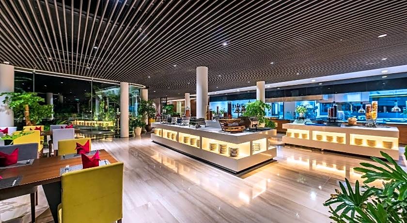 FOREST IN THE SKY - FLAMINGO DAI LAI