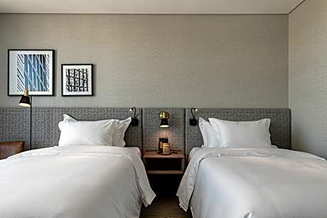 TWIN SUPERIOR PARTIAL OCEAN VIEW