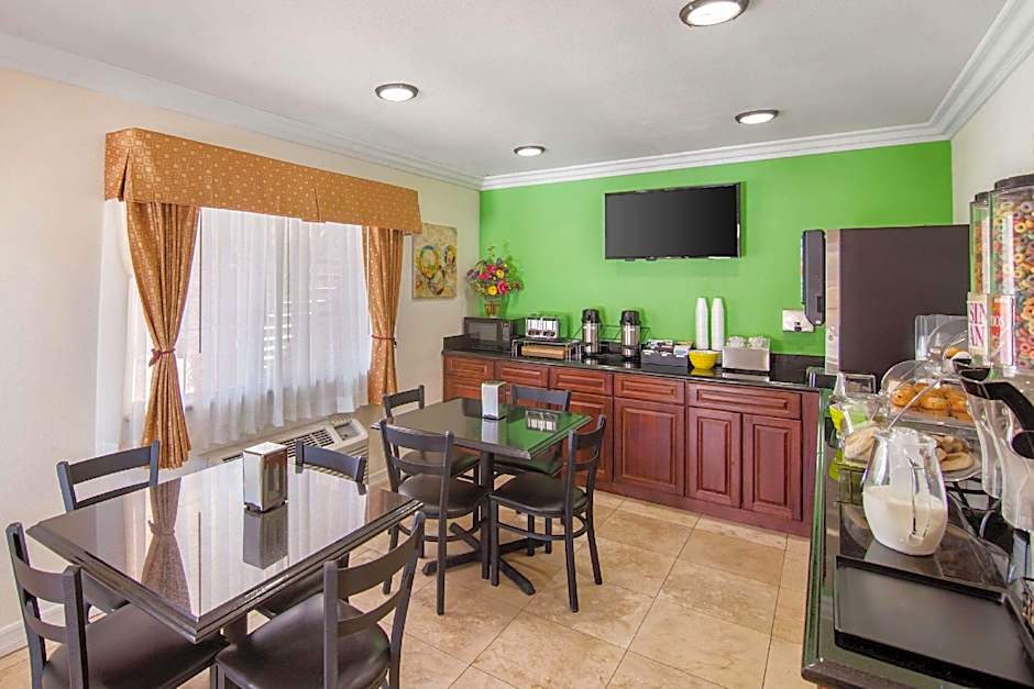 Rodeway Inn Adelanto US 395