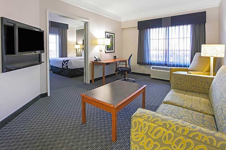 La Quinta Inn & Suites by Wyndham Dallas Arlington South