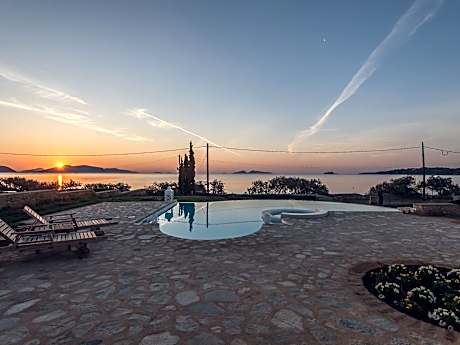 Villa in Peloponnese by Petrothalassa Beach