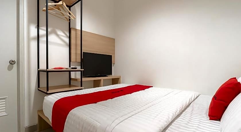 RedDoorz near Seasons City Mall 3