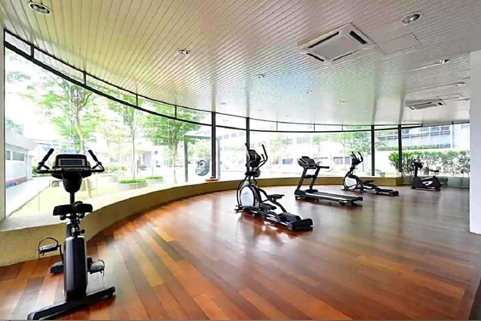 Puchong Skypod Residence, 1-5 pax with Balcony Unit, Walking Distance to IOI Mall, 10min Drive to Sunway