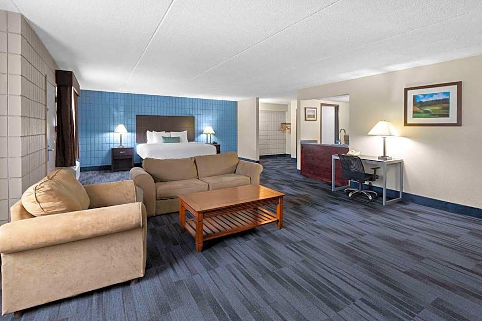 Baymont Inn and Suites by Wyndham Farmington, MO