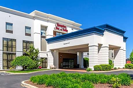 Hampton Inn By Hilton & Suites Manchester