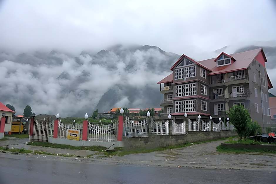 Magnum Hotel and Restaurant