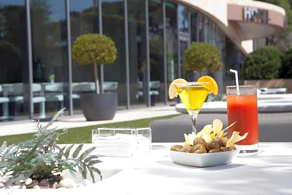 Hotel Maydrit Airport