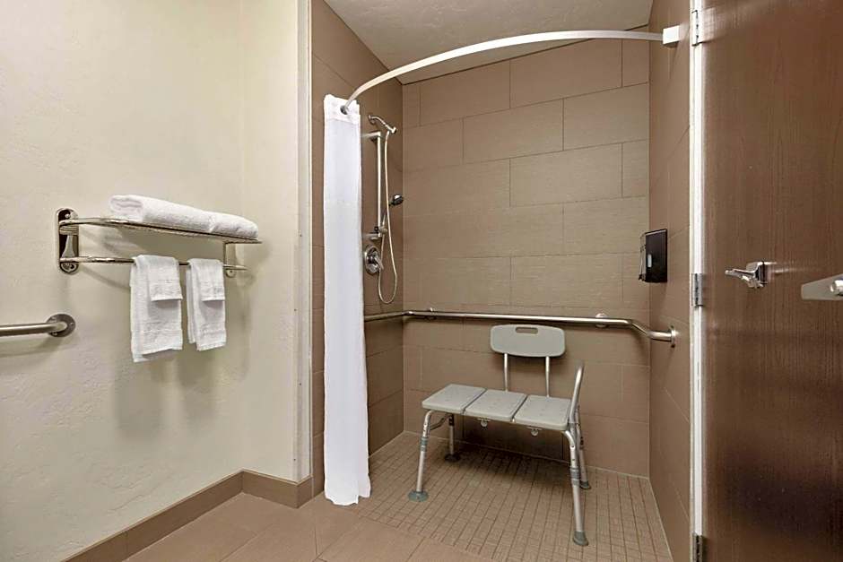 Super 8 by Wyndham Roseburg