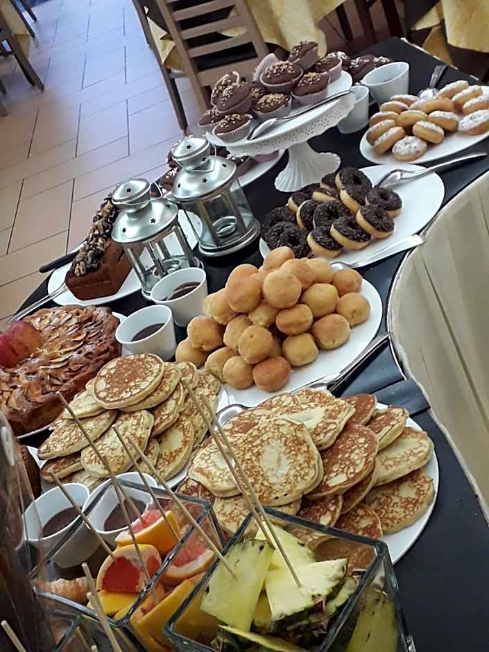 Hotel Etna - Hotel per Coppie e Famiglie con Parcheggio e Spiaggia