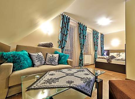 Family Room with Mountain View