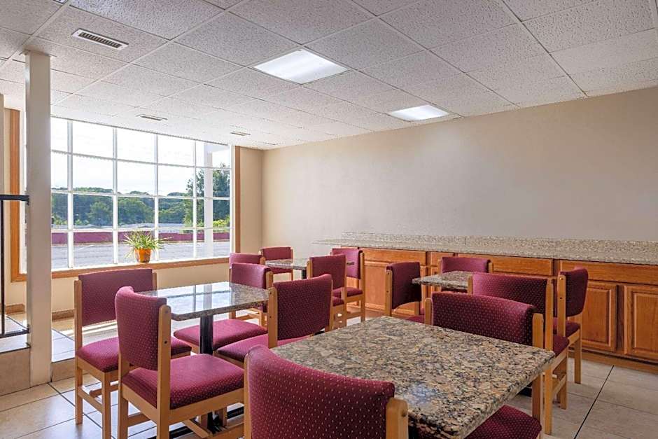 Days Inn by Wyndham Lincolnton