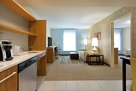 1King Accessible Bathtub Suite Nonsmoking