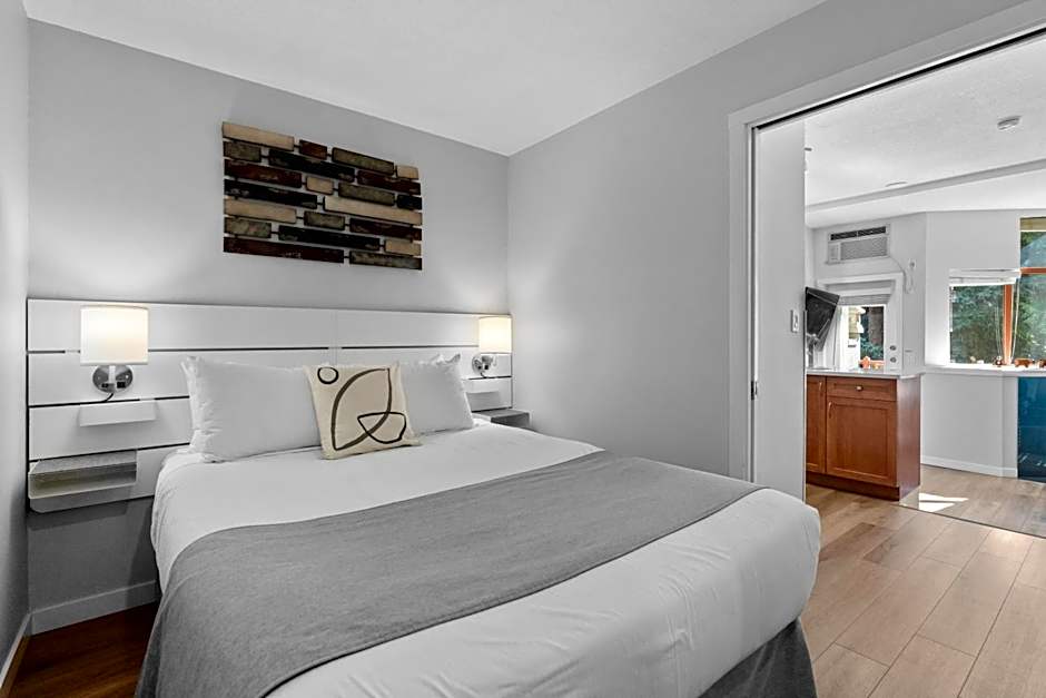 Alpenglow Lodge Snooze Studio with Den by MVA