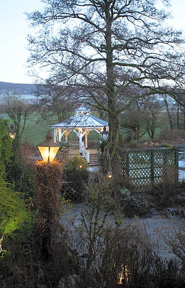 Gibbon Bridge Hotel