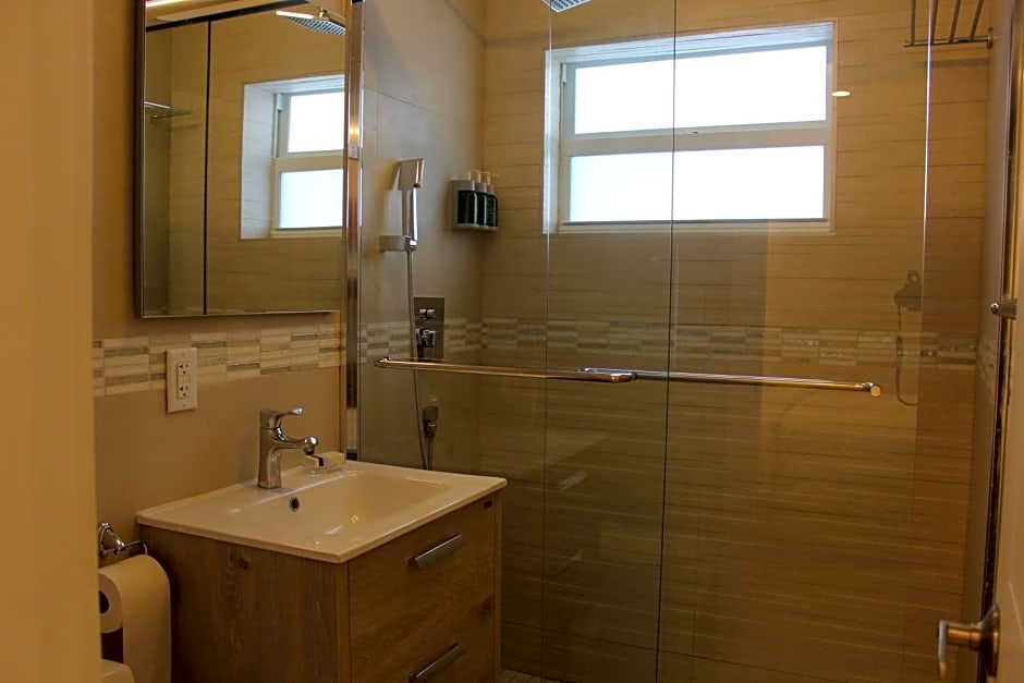 Diane Oceanfront Suites