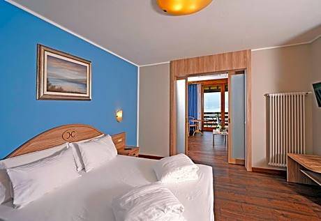 Suite with Lake View