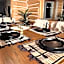 Golden Cabin - Hot Tub - Games Barn - Theatre
