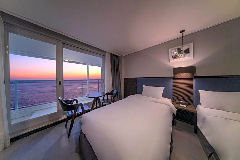 EL Hotel
