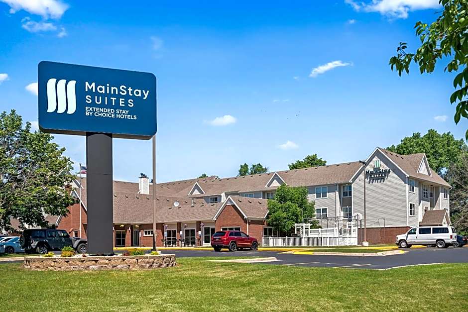 MainStay Suites Appleton Airport - Fox River Mall Area