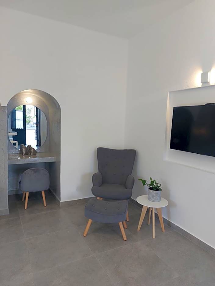 Anthonas Apartments