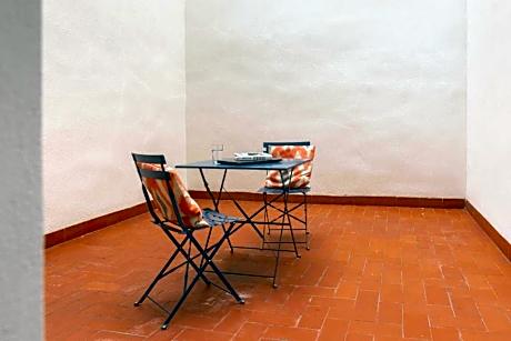 STUDIO 3 ADULTS WITH TERRACE