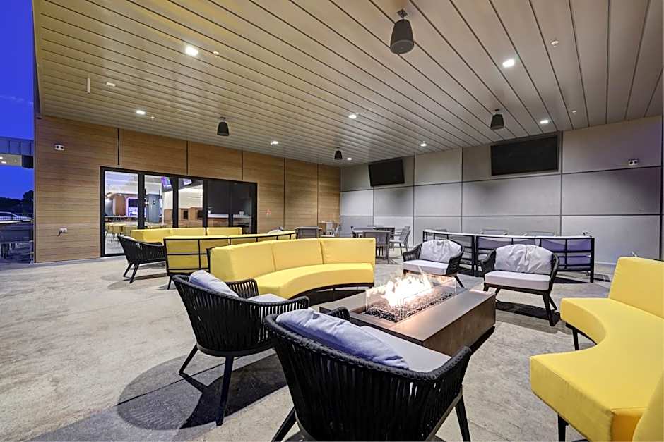 Courtyard by Marriott Iowa City University Heights